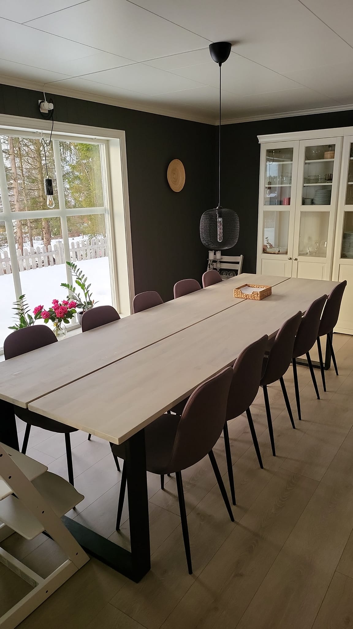 spesiallaget spisebord